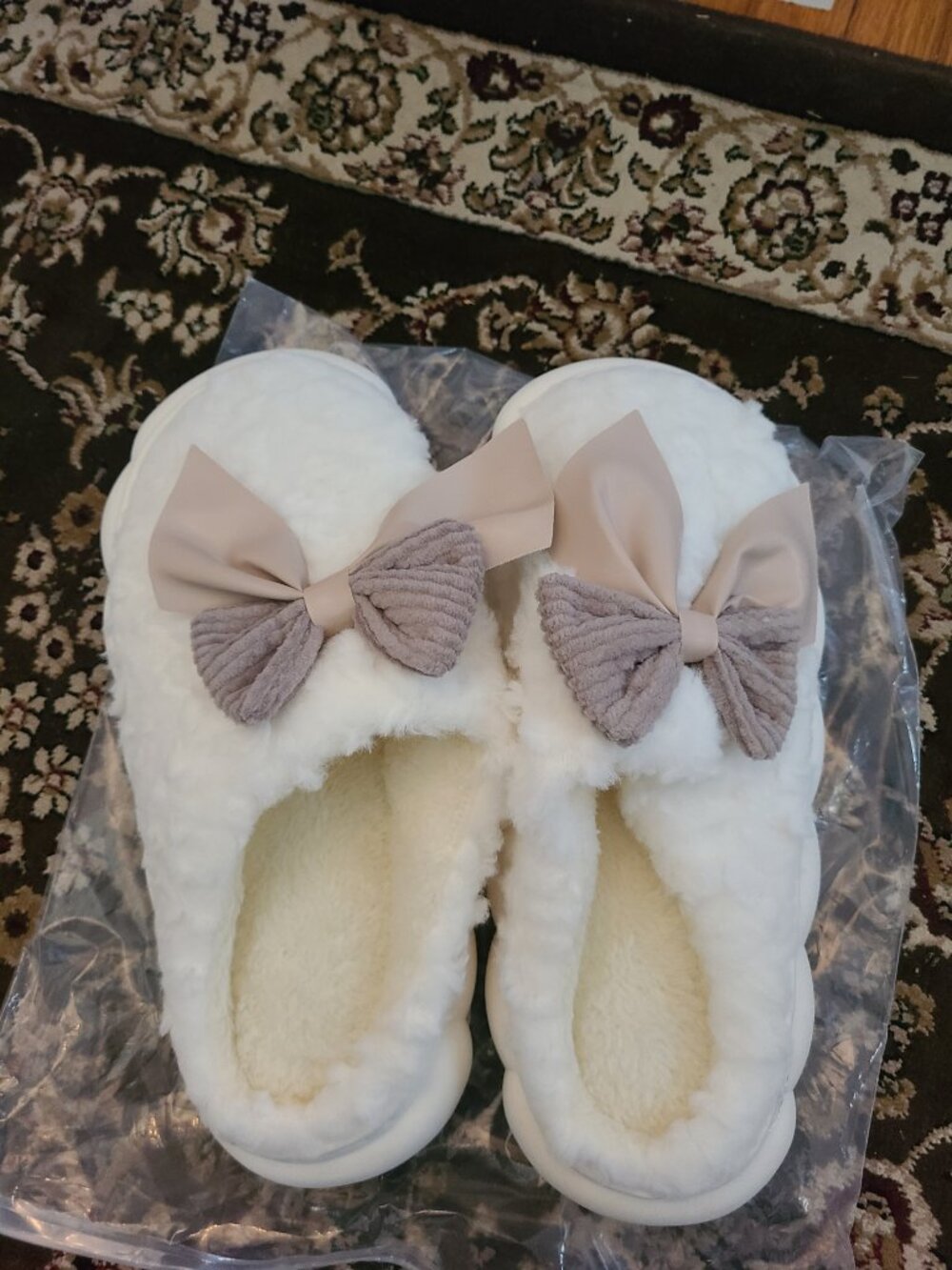 NEW Memory Foam Slippers Faux Shearling Soft Taupe Bow Foam Sole SZ 12 FRZTOUR